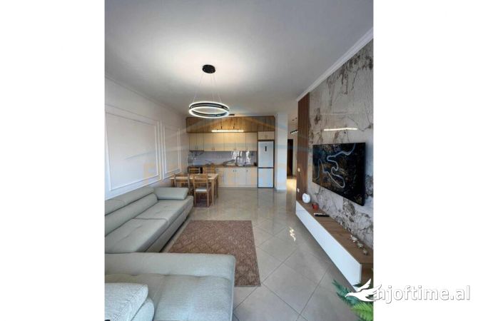 Shtepi ne shitje Apartament ne Tirane, 2+1, Mobilimi E mobiluar, Pagesa 143,000  Euro.