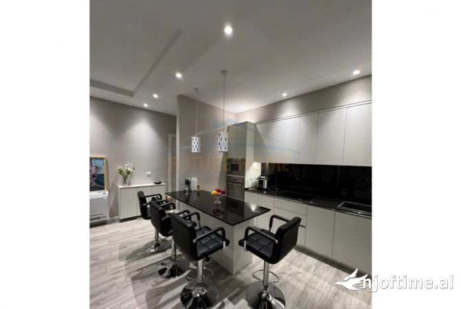 Shtepi ne shitje Apartament ne Tirane, 3+1, Mobilimi E mobiluar, Pagesa 150,000  Euro.