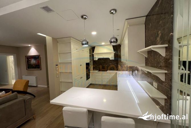 Shtepi me qera Apartament ne Tirane, 2+1, Mobilimi E mobiluar, Pagesa 830  Euro.