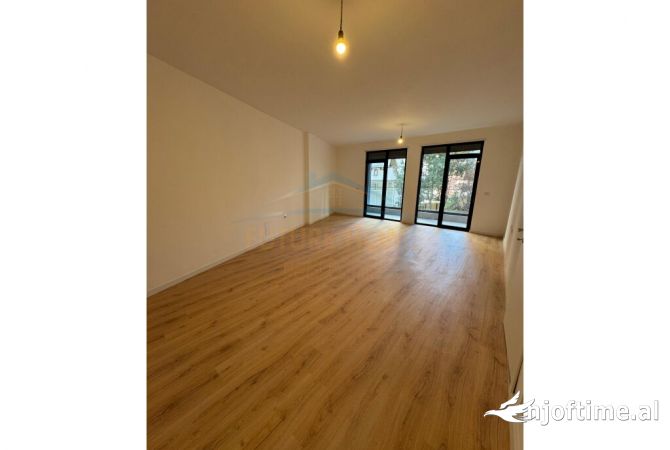 Shtepi ne shitje Apartament ne Tirane, 2+1, Mobilimi Bosh, pa mobiluar, Pagesa 287,000  Euro.