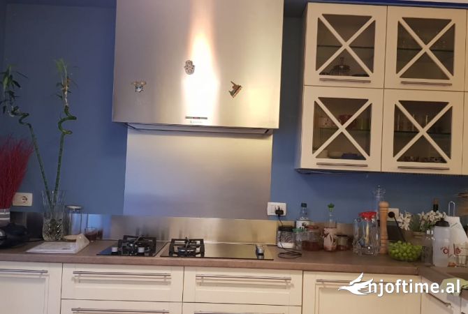 Shtepi me qera 3+1 ne Tirane - 1,200 Euro
