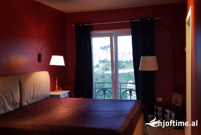 Shtepi me qera Apartament ne Tirane, 3+1, Mobilimi E mobiluar, Pagesa 1,200  Euro.