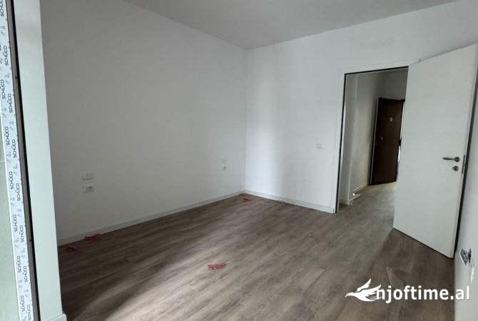 Shtepi ne shitje Apartament ne Tirane, 1+1, Mobilimi Bosh, pa mobiluar, Pagesa 153,000  Euro.