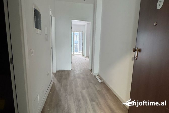 Shtepi ne shitje Apartament ne Tirane, 1+1, Mobilimi Bosh, pa mobiluar, Pagesa 153,000  Euro.