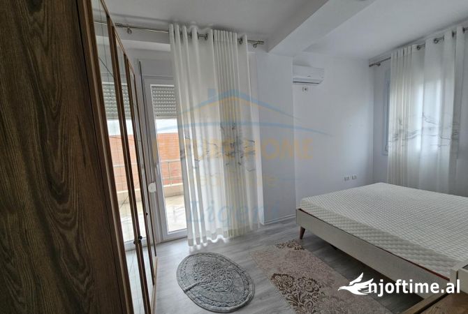 Shtepi ne shitje Apartament ne Tirane, 3+1, Mobilimi E mobiluar, Pagesa 350,000  Euro.