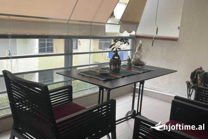 Shtepi ne shitje Apartament ne Tirane, 2+1, Mobilimi E mobiluar, Pagesa 237,000  Euro.