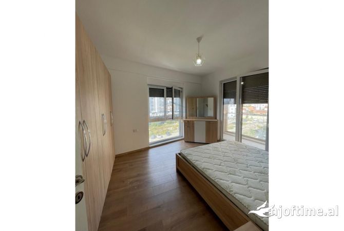 Shtepi ne shitje Apartament ne Tirane, 2+1, Mobilimi E mobiluar, Pagesa 215,000  Euro.