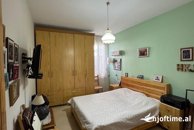 Shtepi ne shitje Apartament ne Tirane, 2+1, Mobilimi E mobiluar, Pagesa 250,000  Euro.
