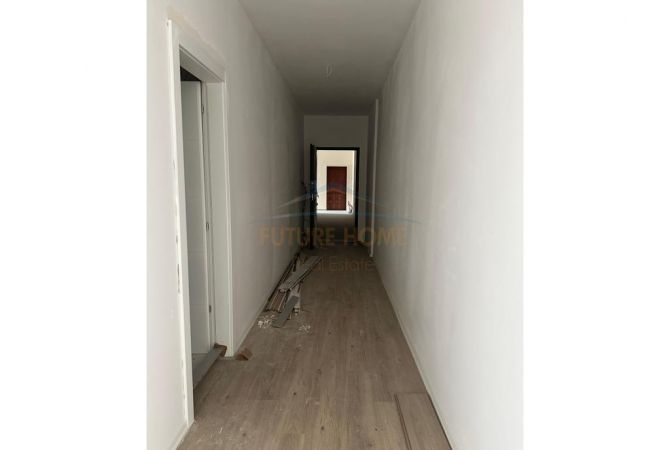 Shtepi ne shitje Apartament ne Tirane, 2+1, Mobilimi Bosh, pa mobiluar, Pagesa 183,260  Euro.