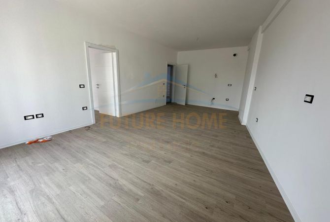 Shtepi ne shitje Apartament ne Tirane, 2+1, Mobilimi Bosh, pa mobiluar, Pagesa 183,260  Euro.