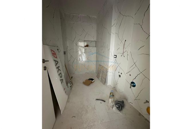 Shtepi ne shitje Apartament ne Tirane, 2+1, Mobilimi Bosh, pa mobiluar, Pagesa 183,260  Euro.