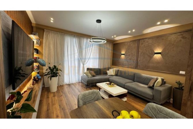 Shtepi ne shitje 2+1 ne Tirane - 215,000 Euro