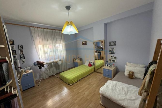 Shtepi ne shitje Apartament ne Tirane, 2+1, Mobilimi Pjeserisht e mobiluar, Pagesa 345,000  Euro.