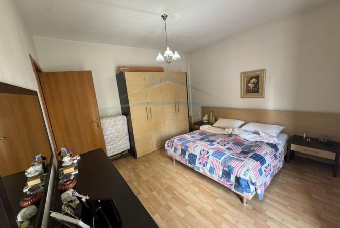 Shtepi ne shitje Apartament ne Tirane, 2+1, Mobilimi Pjeserisht e mobiluar, Pagesa 345,000  Euro.
