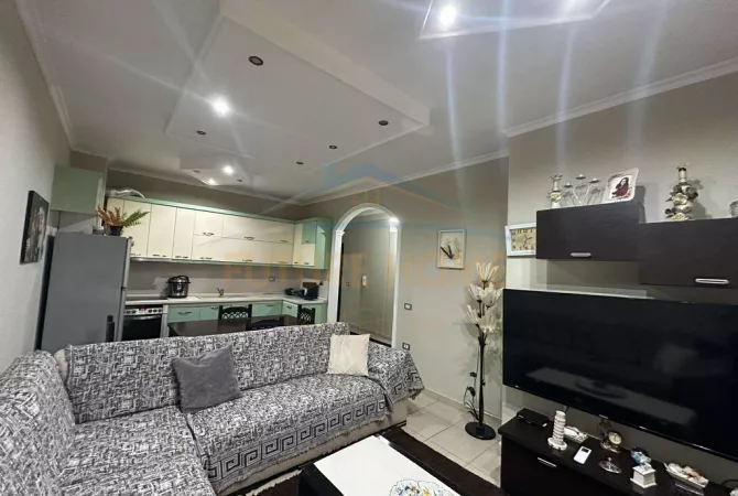 Shtepi ne shitje Apartament ne Tirane, 2+1, Mobilimi E mobiluar, Pagesa 135,000  Euro.