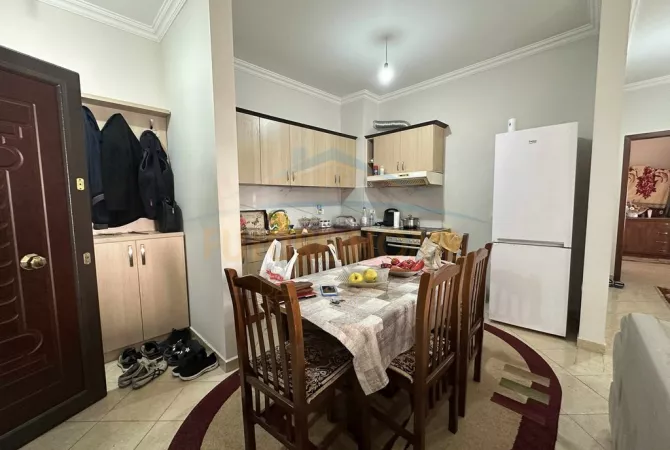 Shtepi ne shitje Apartament ne Tirane, 2+1, Mobilimi E mobiluar, Pagesa 115,000  Euro.