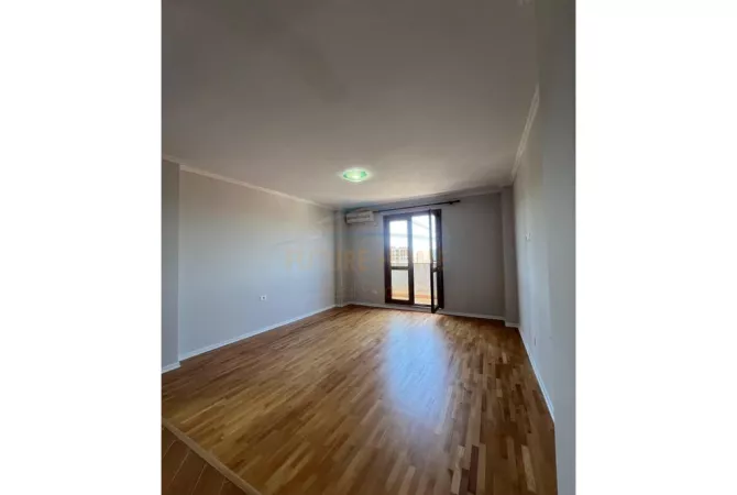 Shtepi ne shitje Apartament ne Tirane, 2+1, Mobilimi Bosh, pa mobiluar, Pagesa 175,000  Euro.