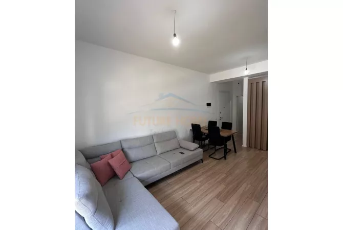 Shtepi ne shitje Apartament ne Tirane, 2+1, Mobilimi E mobiluar, Pagesa 135,000  Euro.