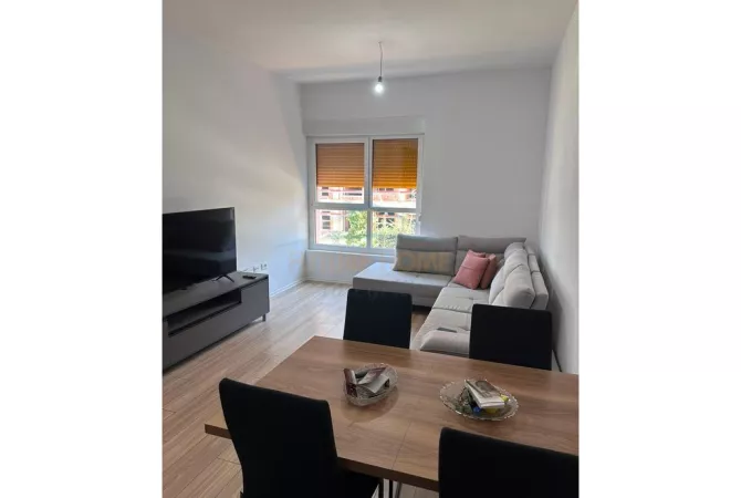 Shtepi ne shitje Apartament ne Tirane, 2+1, Mobilimi E mobiluar, Pagesa 135,000  Euro.