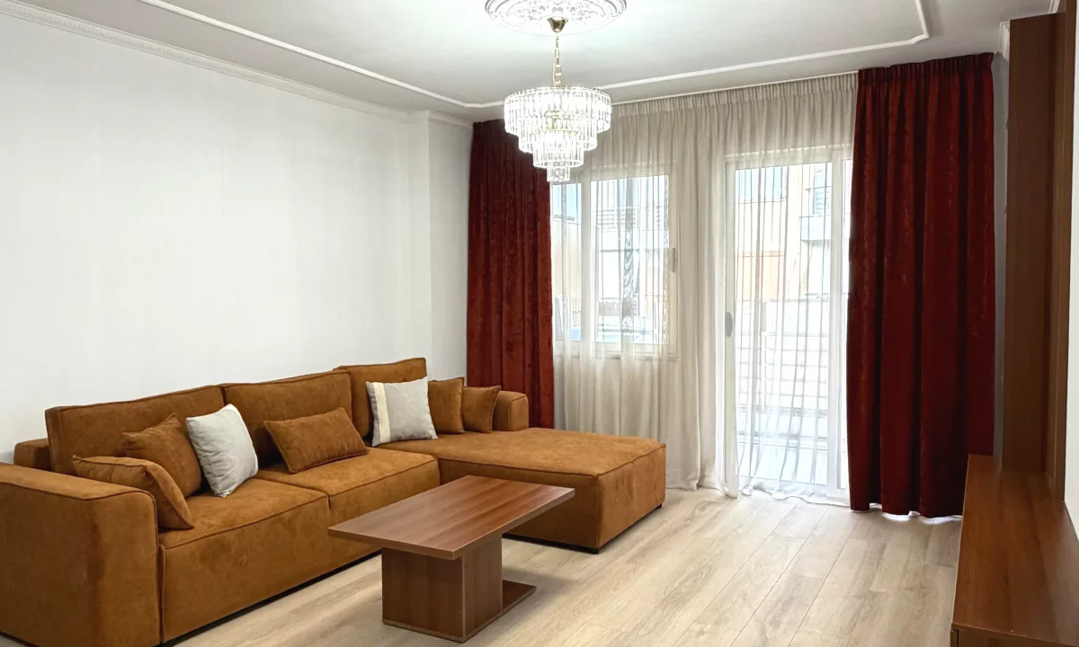 Shtepi ne shitje Apartament ne Tirane, 2+1, Mobilimi E mobiluar, Pagesa 163,000  Euro.