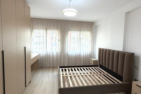 Shtepi ne shitje Apartament ne Tirane, 2+1, Mobilimi E mobiluar, Pagesa 163,000  Euro.