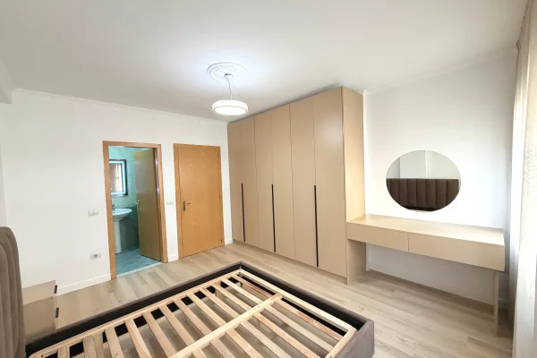 Shtepi ne shitje Apartament ne Tirane, 2+1, Mobilimi E mobiluar, Pagesa 163,000  Euro.