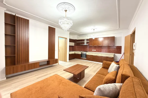 Shtepi ne shitje Apartament ne Tirane, 2+1, Mobilimi E mobiluar, Pagesa 163,000  Euro.