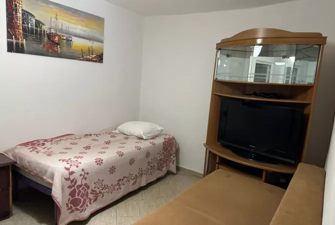 Shtepi me qera 2+1 ne Tirane - 370 Euro