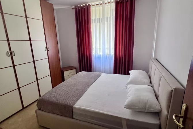 Shtepi me qera 2+1 ne Tirane - 75,000 Leke