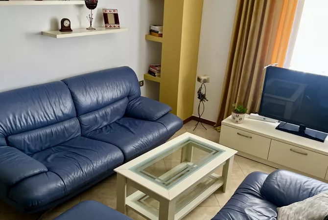 Shtepi me qera 2+1 ne Tirane - 75,000 Leke