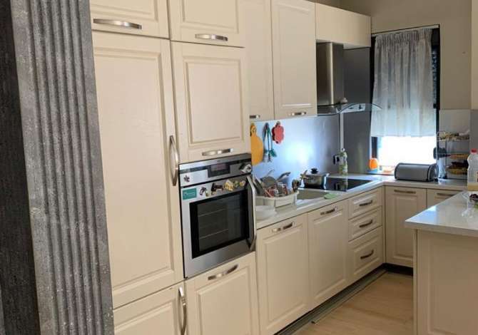 Shtepi ne shitje Apartament ne Tirane, 2+1, Mobilimi E mobiluar, Pagesa 160,000  Euro.