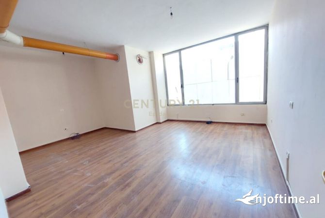 Ambient biznesi ne shitje 1+1 ne Durres - 206,000 Euro