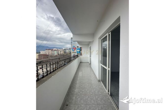 Shtepi ne shitje Apartament ne Tirane, 2+1, Mobilimi Bosh, pa mobiluar, Pagesa 140,000  Euro.