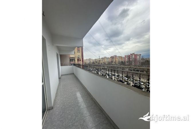 Shtepi ne shitje Apartament ne Tirane, 2+1, Mobilimi Bosh, pa mobiluar, Pagesa 140,000  Euro.