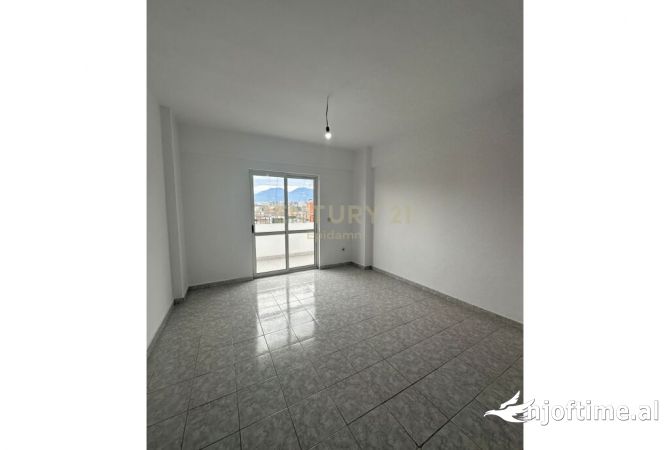 Shtepi ne shitje Apartament ne Tirane, 2+1, Mobilimi Bosh, pa mobiluar, Pagesa 140,000  Euro.