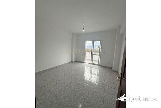 Shtepi ne shitje Apartament ne Tirane, 2+1, Mobilimi Bosh, pa mobiluar, Pagesa 140,000  Euro.