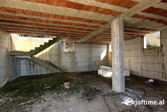 Shtepi ne shitje Shtepi Private ne Durres, 3+1, Mobilimi Bosh, pa mobiluar, Pagesa 160,000  Euro.