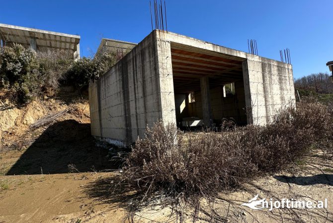 Shtepi ne shitje Shtepi Private ne Durres, 3+1, Mobilimi Bosh, pa mobiluar, Pagesa 160,000  Euro.