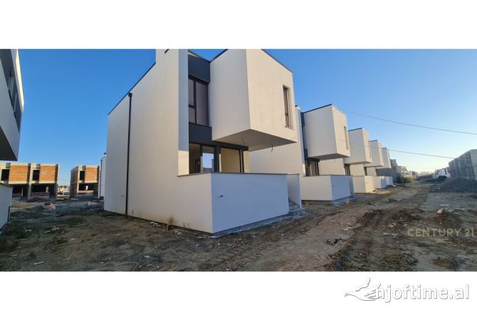 Shtepi ne shitje Vila Luksoze ne Durres, 3+1, Mobilimi Bosh, pa mobiluar, Pagesa 385,000  Euro.