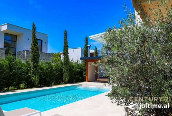 Shtepi ne shitje Vila Luksoze ne Durres, 4+1, Mobilimi E mobiluar, Pagesa 1,200,000  Euro.