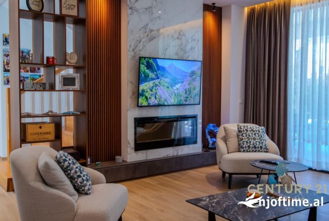 Shtepi ne shitje Vila Luksoze ne Durres, 4+1, Mobilimi E mobiluar, Pagesa 1,200,000  Euro.