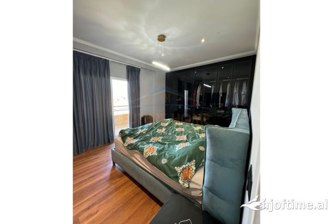 Shtepi ne shitje Apartament ne Tirane, 4+1, Mobilimi E mobiluar, Pagesa 355,000  Euro.