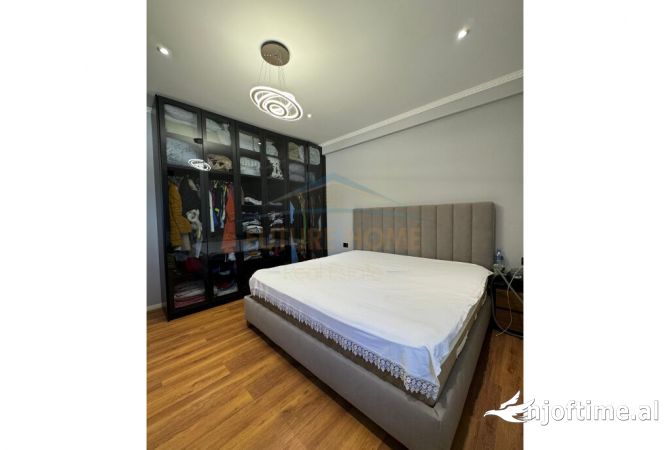 Shtepi ne shitje Apartament ne Tirane, 4+1, Mobilimi E mobiluar, Pagesa 355,000  Euro.