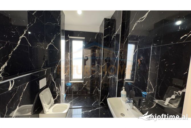 Shtepi ne shitje Apartament ne Tirane, 2+1, Mobilimi Bosh, pa mobiluar, Pagesa 240,000  Euro.