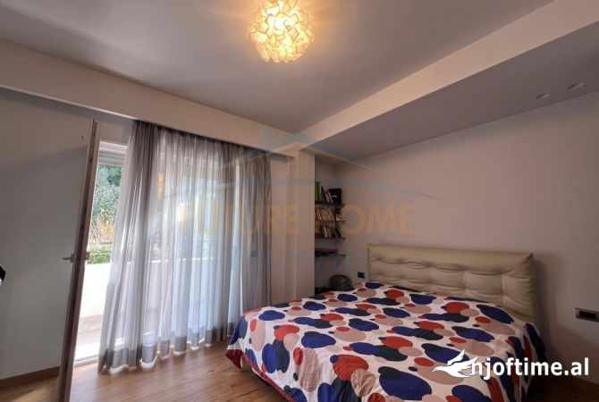 Shtepi ne shitje Vila Luksoze ne Tirane, 5+1, Mobilimi E mobiluar, Pagesa 1,099,000  Euro.