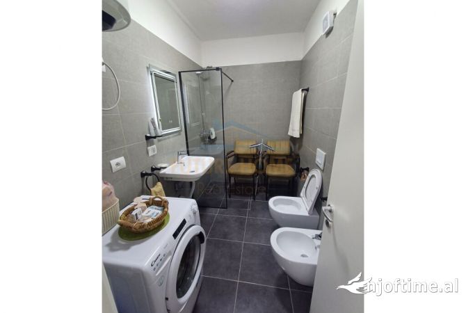 Shtepi ne shitje Apartament ne Tirane, 2+1, Mobilimi E mobiluar, Pagesa 149,000  Euro.