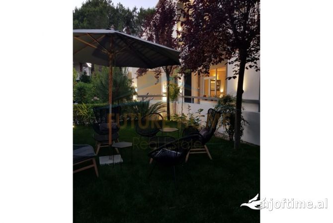 Shtepi ne shitje Vila Luksoze ne Durres, 5+1, Mobilimi E mobiluar, Pagesa 750,000  Euro.