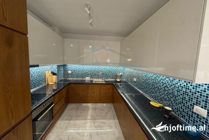 Shtepi ne shitje Apartament ne Durres, 2+1, Mobilimi E mobiluar, Pagesa 290,000  Euro.