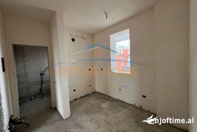 Shtepi ne shitje Apartament ne Tirane, 2+1, Mobilimi Bosh, pa mobiluar, Pagesa 282,000  Euro.