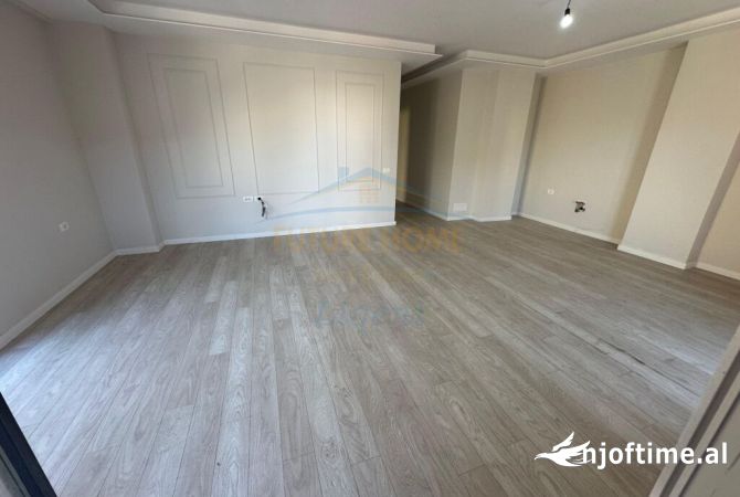Shtepi ne shitje Apartament ne Tirane, 2+1, Mobilimi Bosh, pa mobiluar, Pagesa 250,000  Euro.